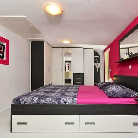 Marta With Heated Pool,grill,sea View Ferienhaus *